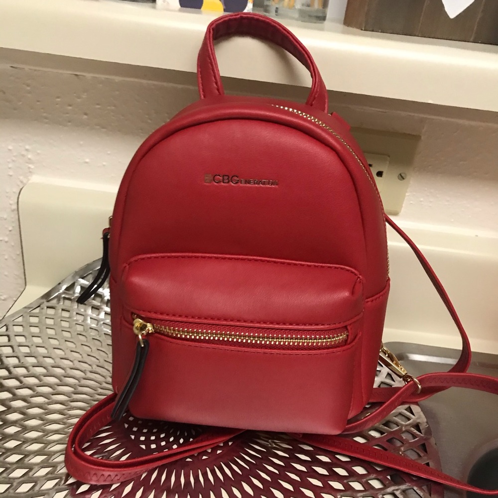 BCBG mini back, very good condition, red leather